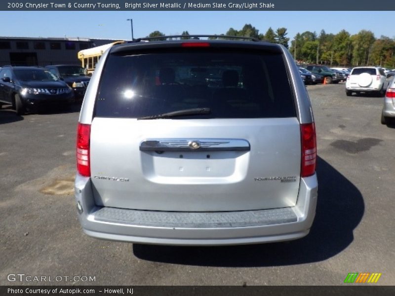 Bright Silver Metallic / Medium Slate Gray/Light Shale 2009 Chrysler Town & Country Touring
