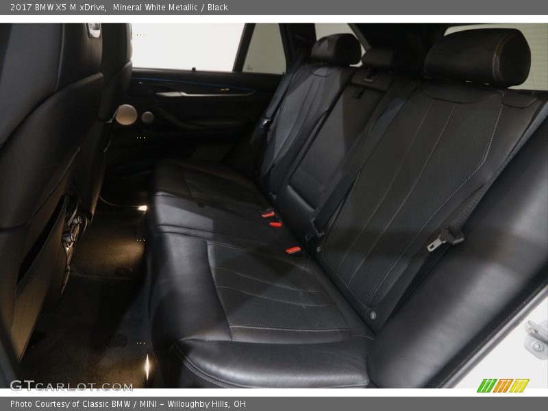Mineral White Metallic / Black 2017 BMW X5 M xDrive