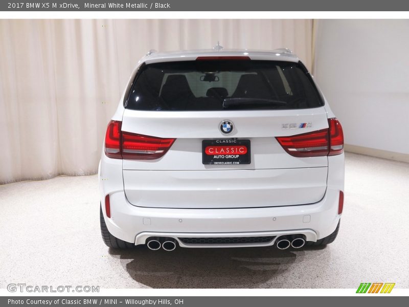 Mineral White Metallic / Black 2017 BMW X5 M xDrive
