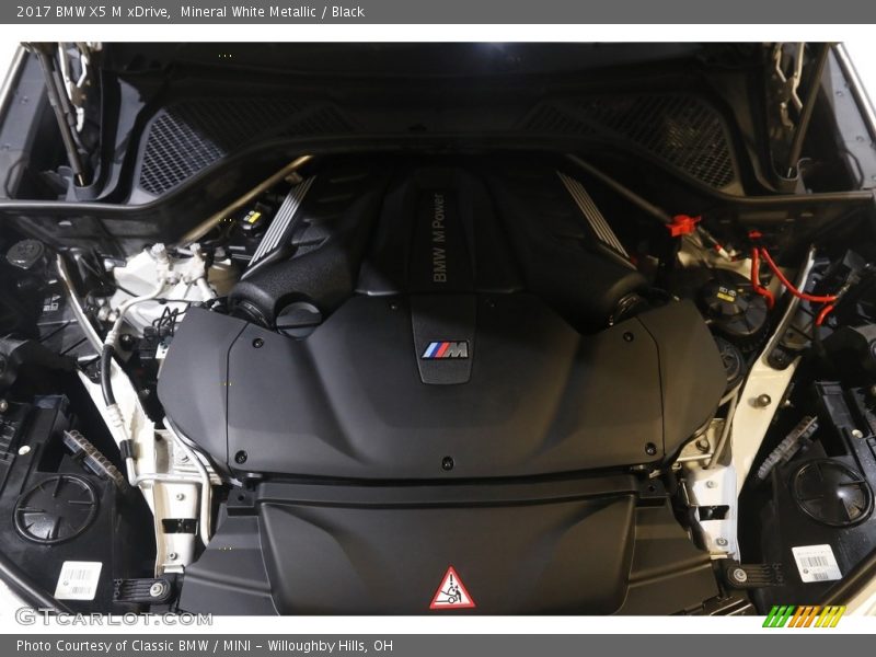 Mineral White Metallic / Black 2017 BMW X5 M xDrive