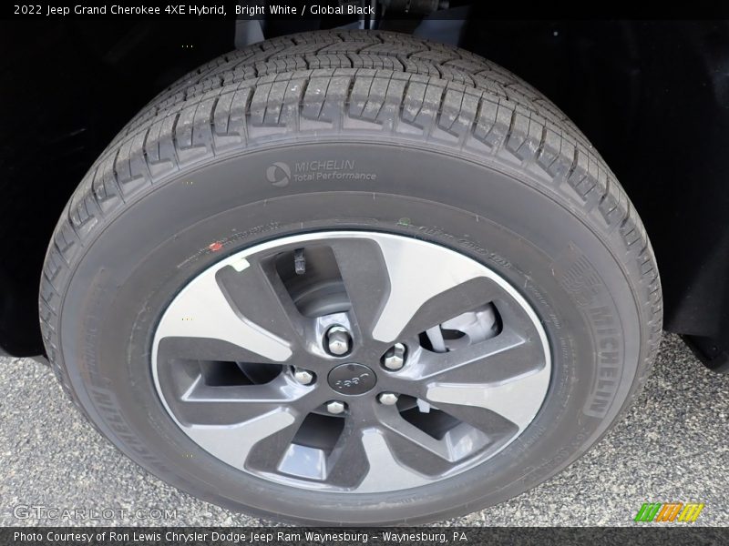 Bright White / Global Black 2022 Jeep Grand Cherokee 4XE Hybrid