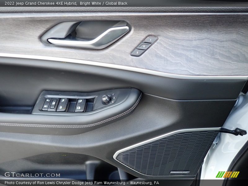 Bright White / Global Black 2022 Jeep Grand Cherokee 4XE Hybrid