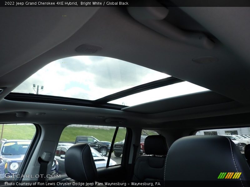 Bright White / Global Black 2022 Jeep Grand Cherokee 4XE Hybrid