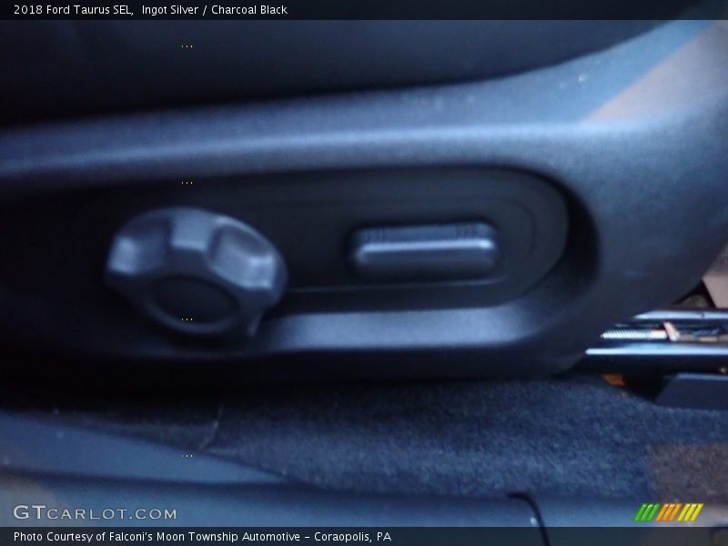 Ingot Silver / Charcoal Black 2018 Ford Taurus SEL