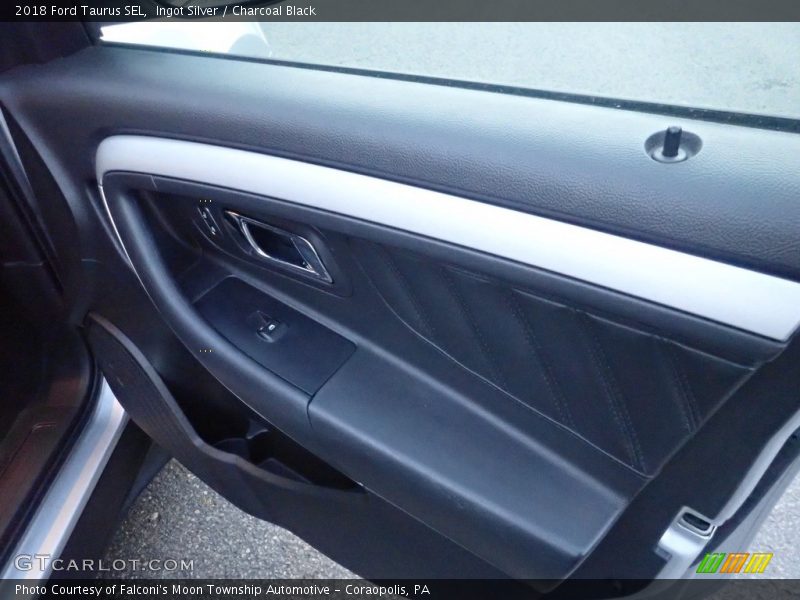 Ingot Silver / Charcoal Black 2018 Ford Taurus SEL