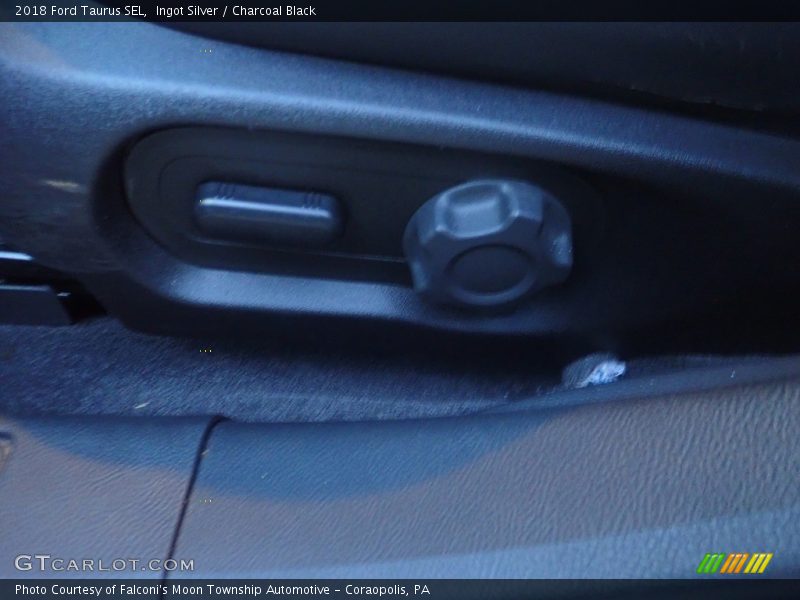 Ingot Silver / Charcoal Black 2018 Ford Taurus SEL