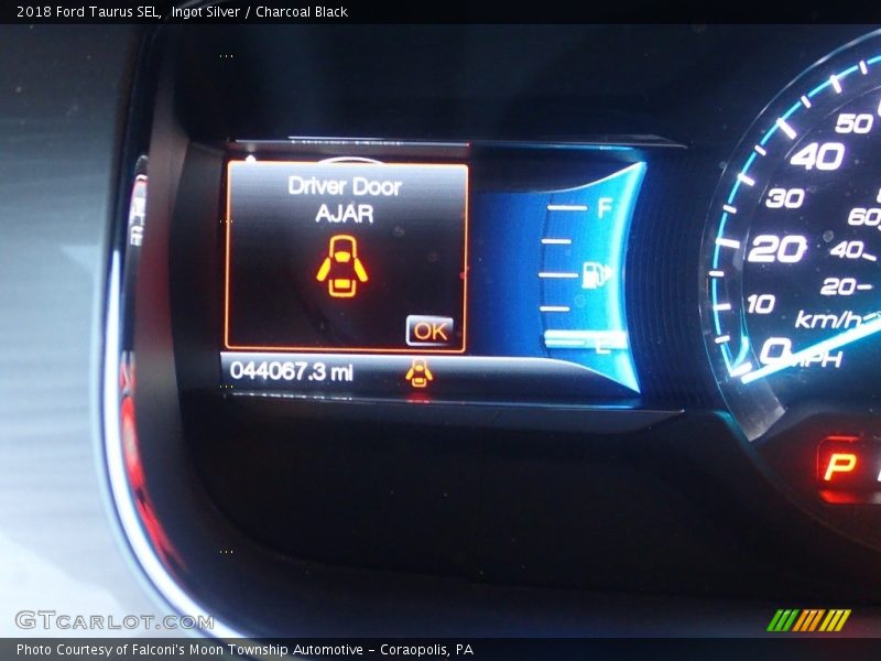 Ingot Silver / Charcoal Black 2018 Ford Taurus SEL