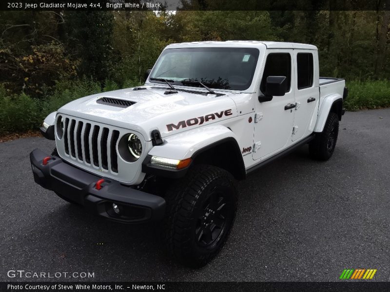 Bright White / Black 2023 Jeep Gladiator Mojave 4x4