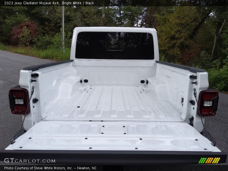 Bright White / Black 2023 Jeep Gladiator Mojave 4x4