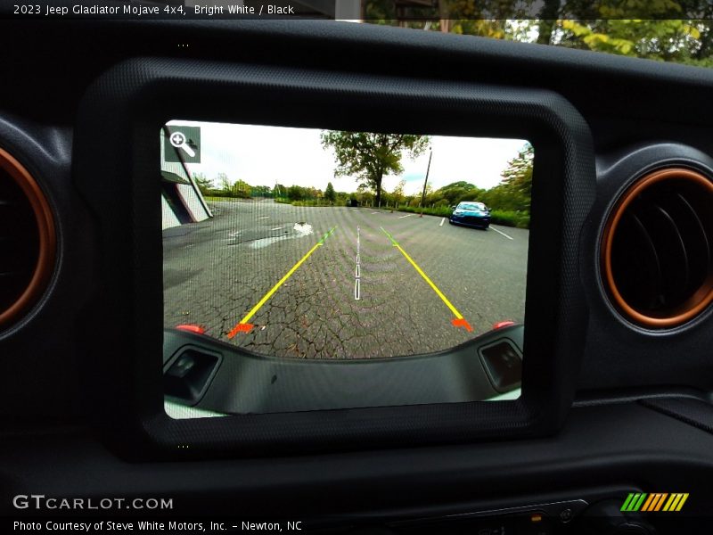 Bright White / Black 2023 Jeep Gladiator Mojave 4x4