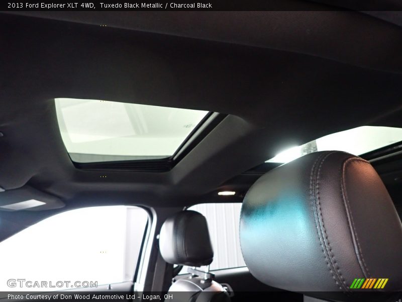 Tuxedo Black Metallic / Charcoal Black 2013 Ford Explorer XLT 4WD