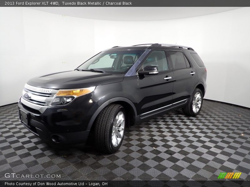 Tuxedo Black Metallic / Charcoal Black 2013 Ford Explorer XLT 4WD