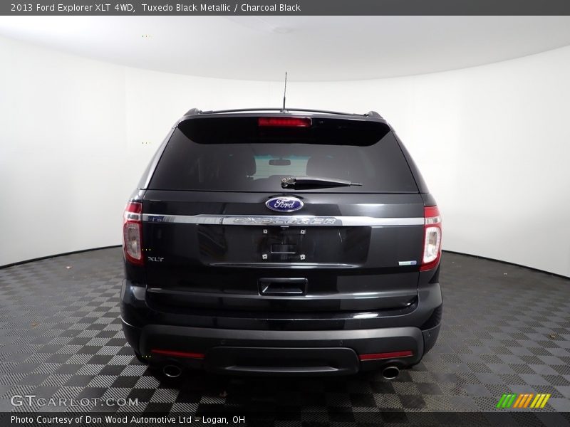Tuxedo Black Metallic / Charcoal Black 2013 Ford Explorer XLT 4WD