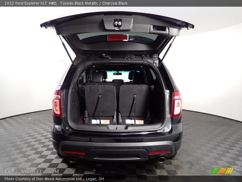 Tuxedo Black Metallic / Charcoal Black 2013 Ford Explorer XLT 4WD