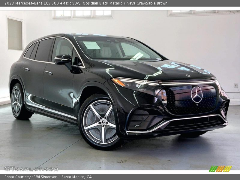 Front 3/4 View of 2023 EQS 580 4Matic SUV