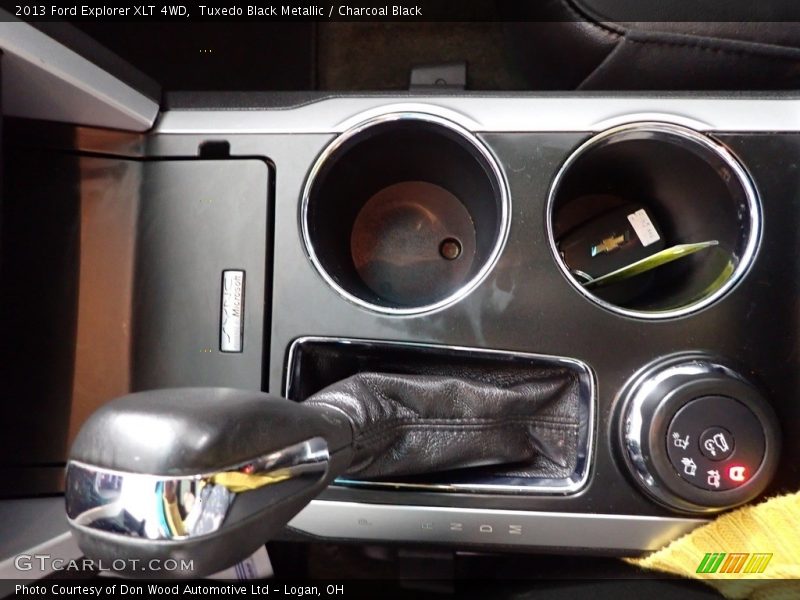 Tuxedo Black Metallic / Charcoal Black 2013 Ford Explorer XLT 4WD