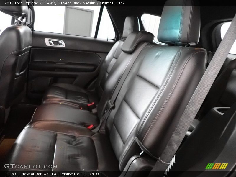 Tuxedo Black Metallic / Charcoal Black 2013 Ford Explorer XLT 4WD