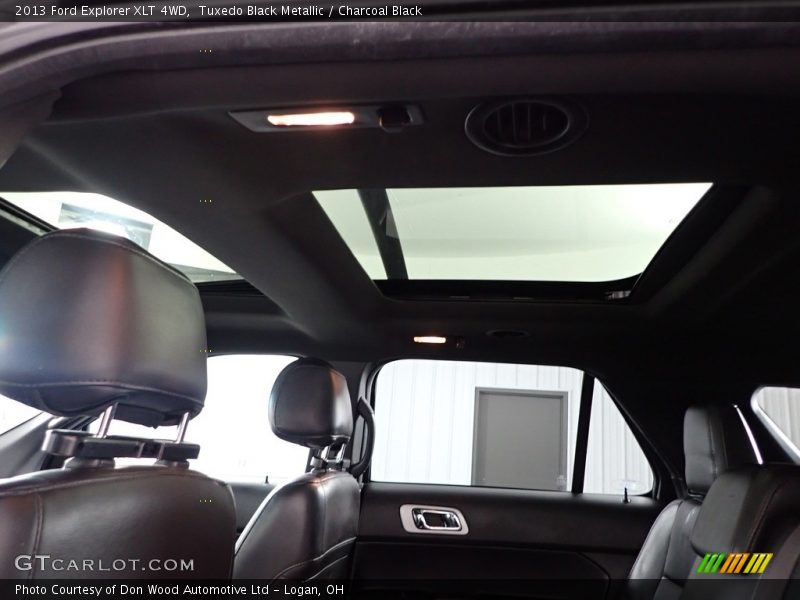 Tuxedo Black Metallic / Charcoal Black 2013 Ford Explorer XLT 4WD