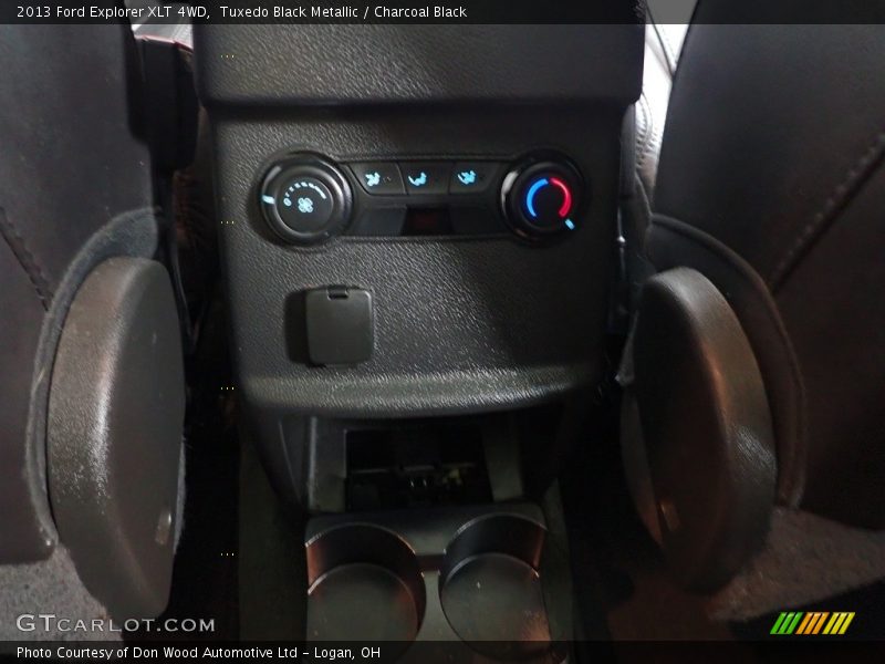 Tuxedo Black Metallic / Charcoal Black 2013 Ford Explorer XLT 4WD