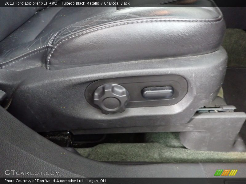 Tuxedo Black Metallic / Charcoal Black 2013 Ford Explorer XLT 4WD