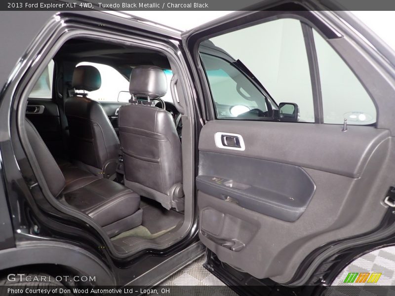 Tuxedo Black Metallic / Charcoal Black 2013 Ford Explorer XLT 4WD
