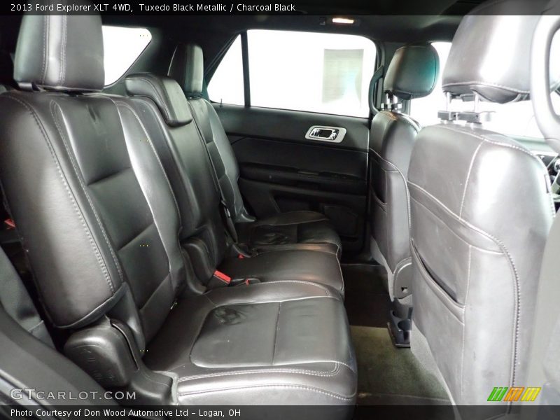 Tuxedo Black Metallic / Charcoal Black 2013 Ford Explorer XLT 4WD