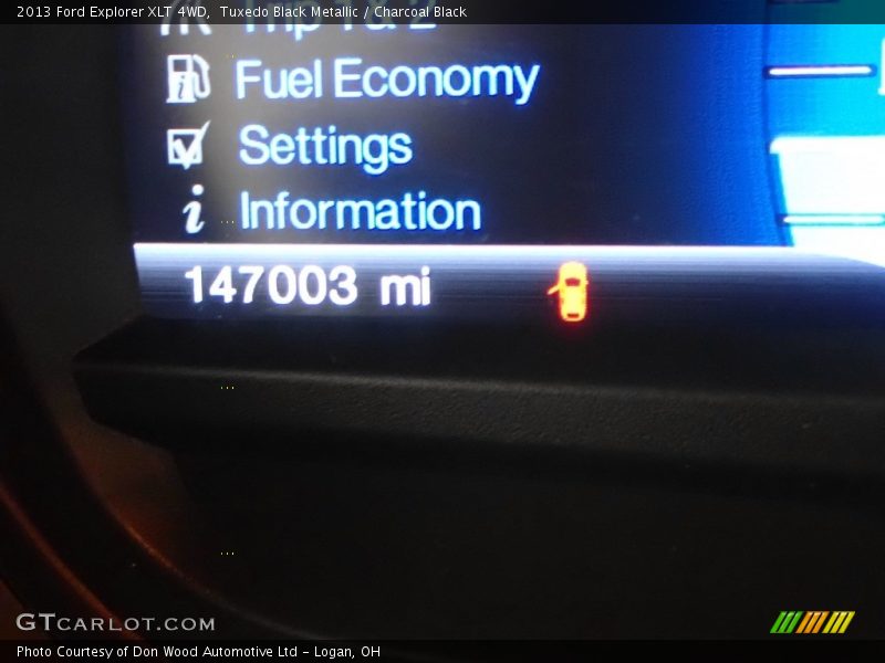 Tuxedo Black Metallic / Charcoal Black 2013 Ford Explorer XLT 4WD