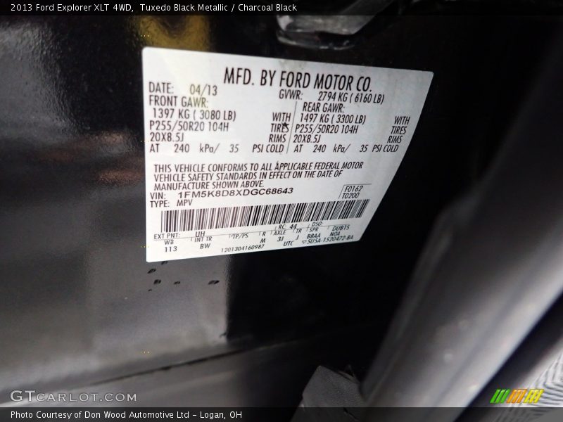 Tuxedo Black Metallic / Charcoal Black 2013 Ford Explorer XLT 4WD