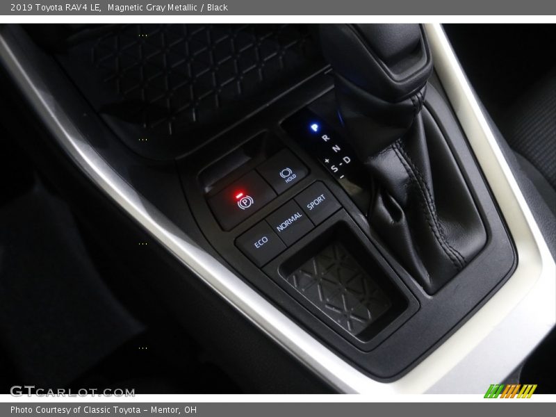 Magnetic Gray Metallic / Black 2019 Toyota RAV4 LE