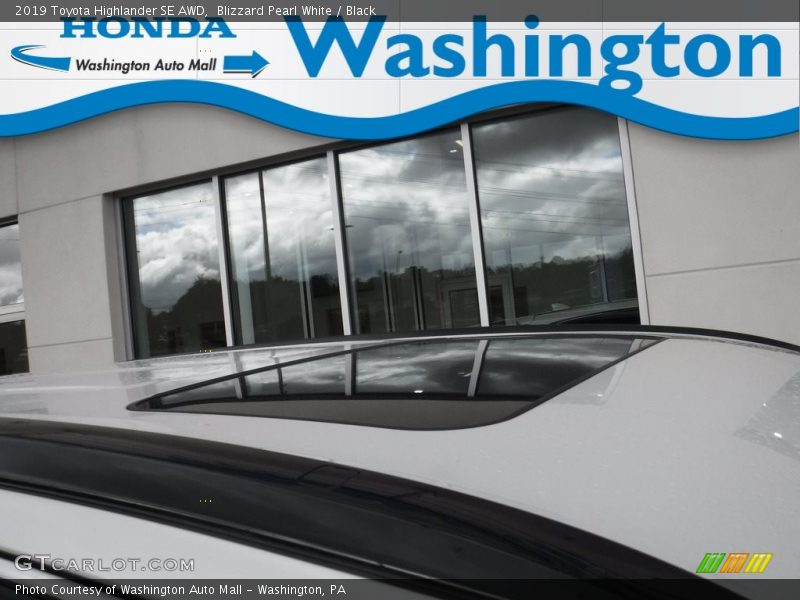 Blizzard Pearl White / Black 2019 Toyota Highlander SE AWD