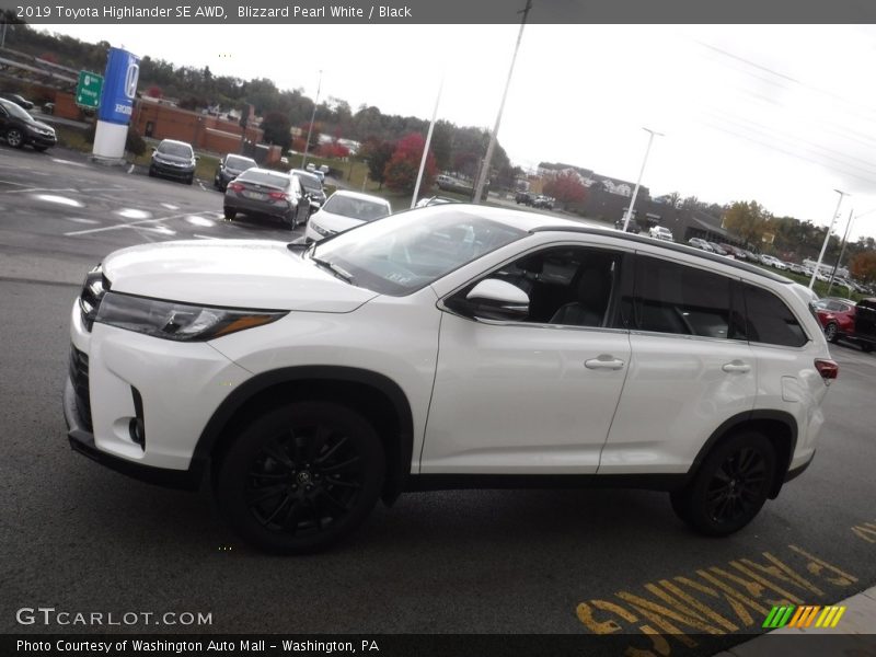 Blizzard Pearl White / Black 2019 Toyota Highlander SE AWD