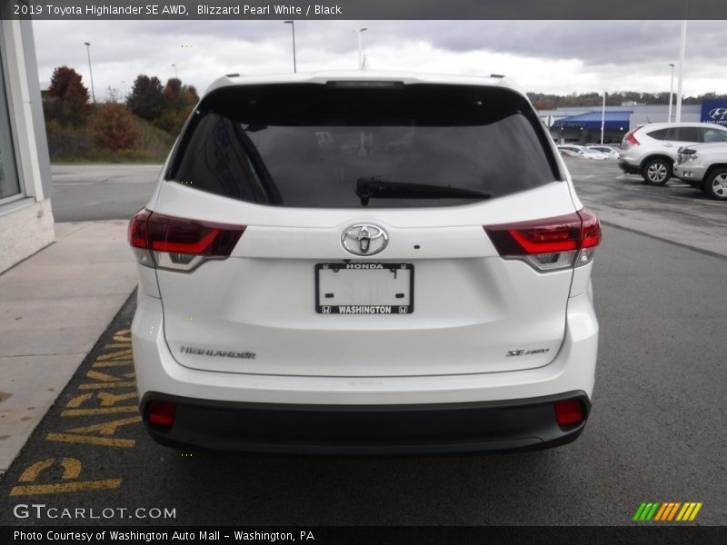 Blizzard Pearl White / Black 2019 Toyota Highlander SE AWD