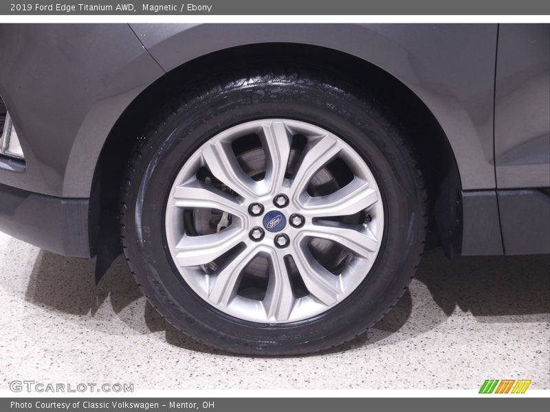 Magnetic / Ebony 2019 Ford Edge Titanium AWD