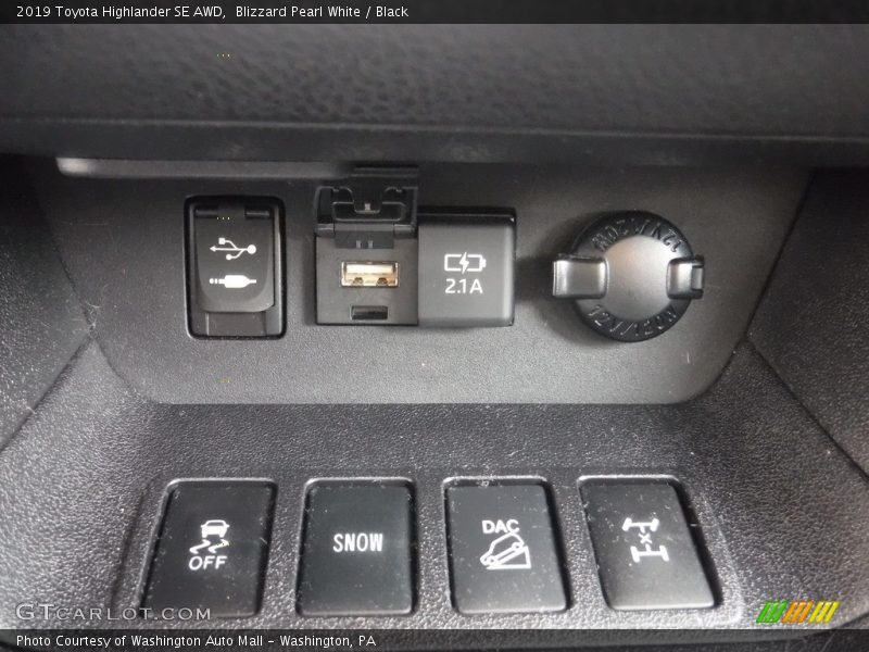 Blizzard Pearl White / Black 2019 Toyota Highlander SE AWD
