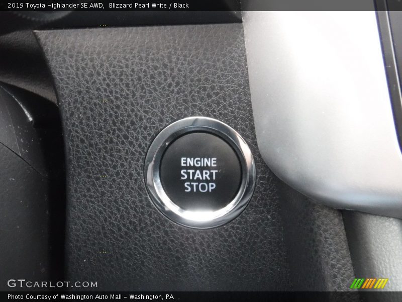 Blizzard Pearl White / Black 2019 Toyota Highlander SE AWD