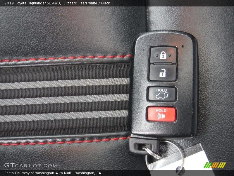 Blizzard Pearl White / Black 2019 Toyota Highlander SE AWD