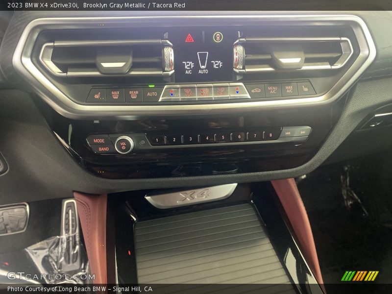 Controls of 2023 X4 xDrive30i