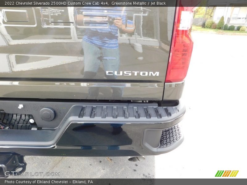 Greenstone Metallic / Jet Black 2022 Chevrolet Silverado 2500HD Custom Crew Cab 4x4