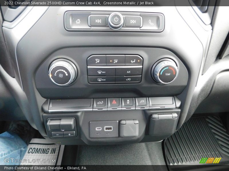 Controls of 2022 Silverado 2500HD Custom Crew Cab 4x4