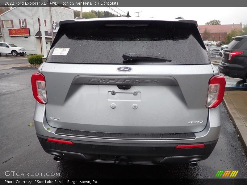Iconic Silver Metallic / Light Slate 2022 Ford Explorer XLT 4WD