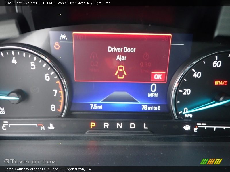 Iconic Silver Metallic / Light Slate 2022 Ford Explorer XLT 4WD