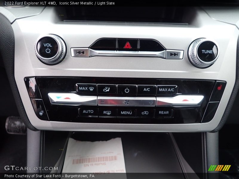 Iconic Silver Metallic / Light Slate 2022 Ford Explorer XLT 4WD