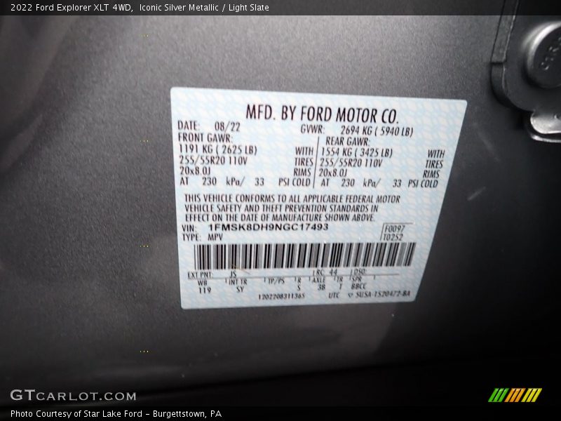 Iconic Silver Metallic / Light Slate 2022 Ford Explorer XLT 4WD