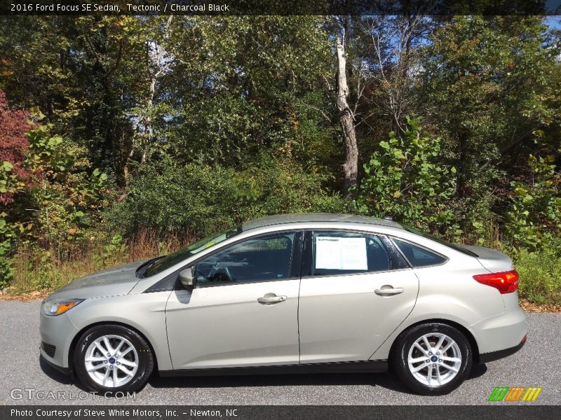 Tectonic / Charcoal Black 2016 Ford Focus SE Sedan