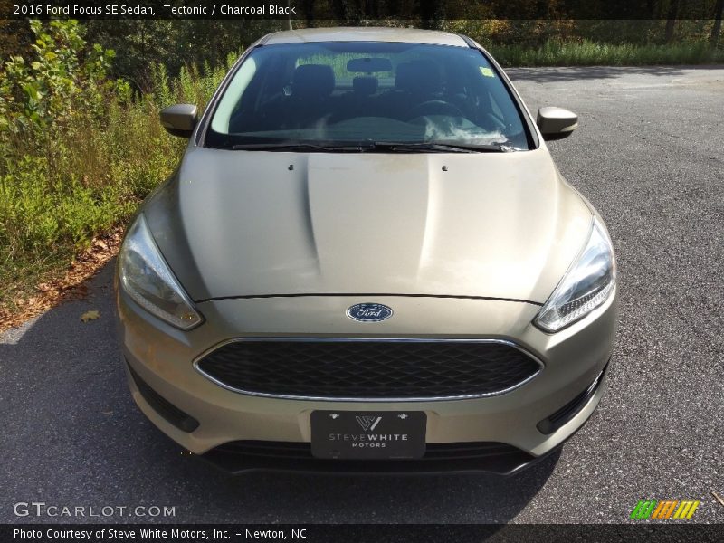 Tectonic / Charcoal Black 2016 Ford Focus SE Sedan