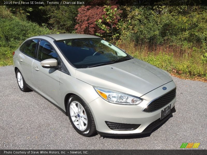 Tectonic / Charcoal Black 2016 Ford Focus SE Sedan