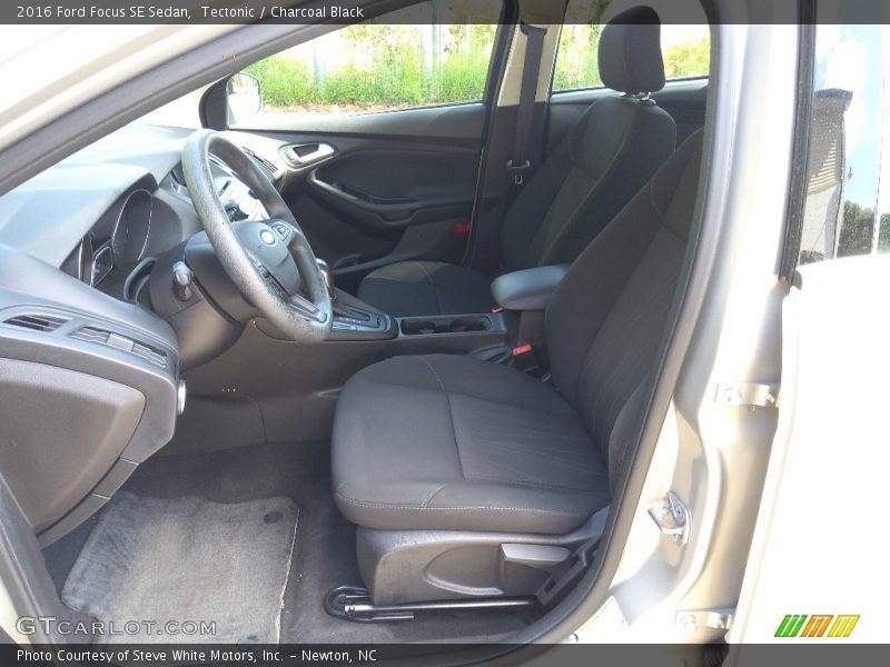 Tectonic / Charcoal Black 2016 Ford Focus SE Sedan