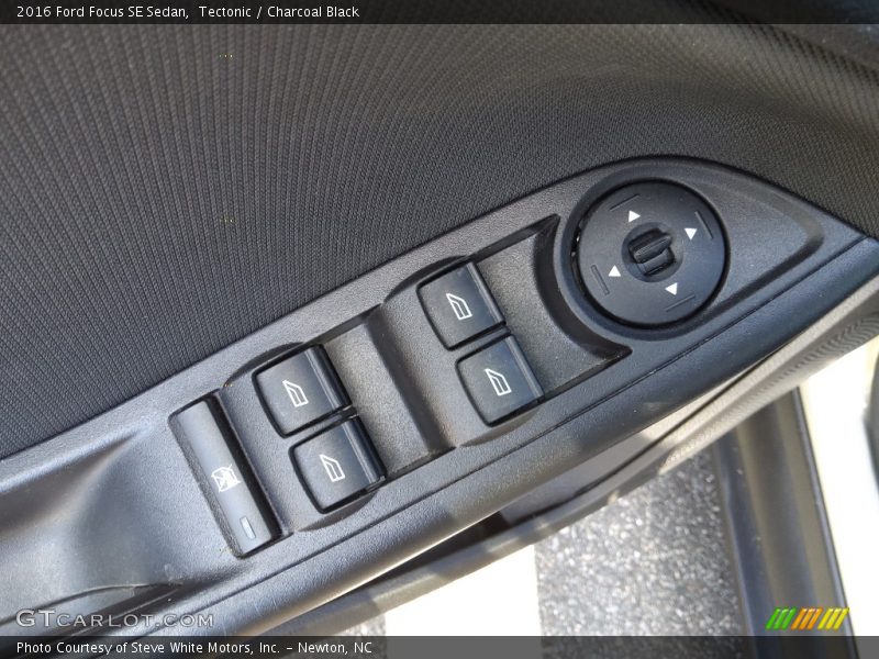 Tectonic / Charcoal Black 2016 Ford Focus SE Sedan
