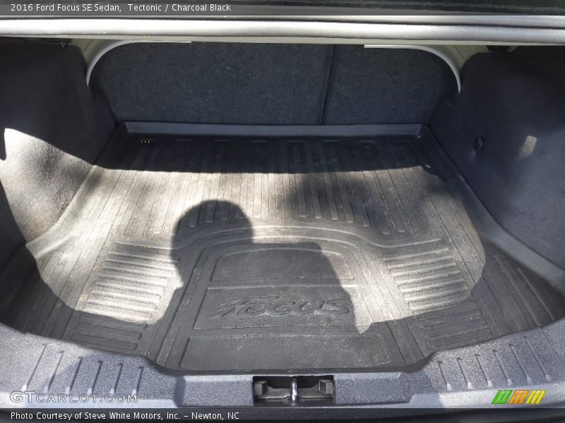 Tectonic / Charcoal Black 2016 Ford Focus SE Sedan