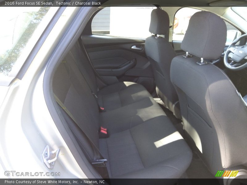 Tectonic / Charcoal Black 2016 Ford Focus SE Sedan